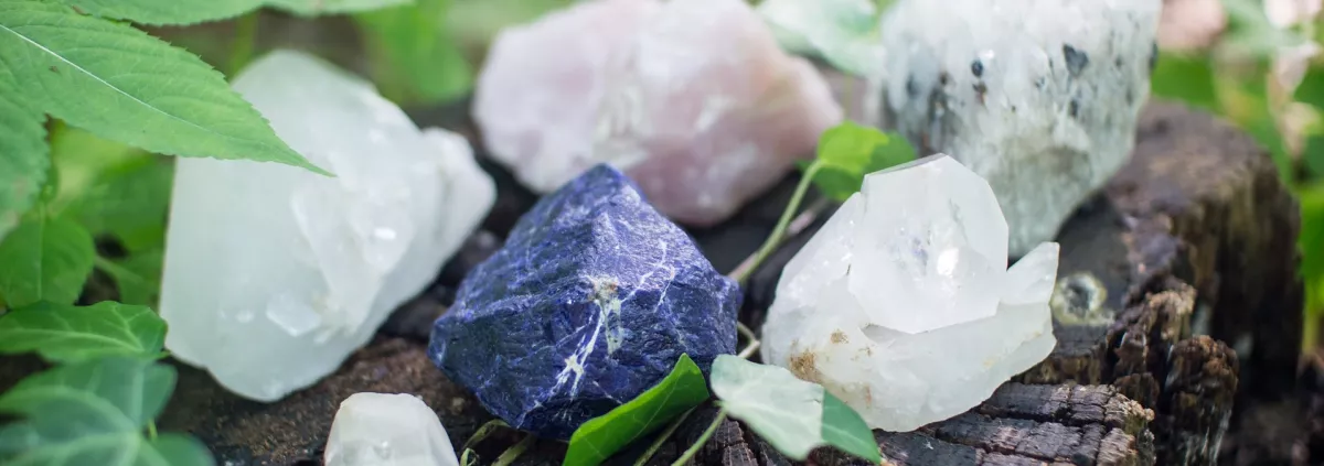 Crystals Charging in Nature